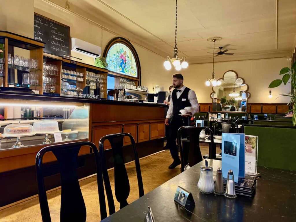 Cafés-viennois-cafe-Goldegg-salle-trois