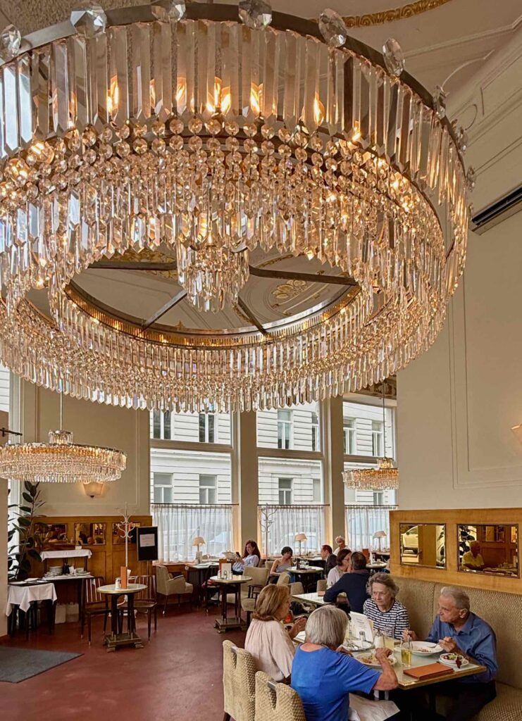 Cafés-viennois-cafe-Pruckel-salle