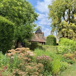 Les-Jardins-de-Maizicourt-bordures-fleuries
