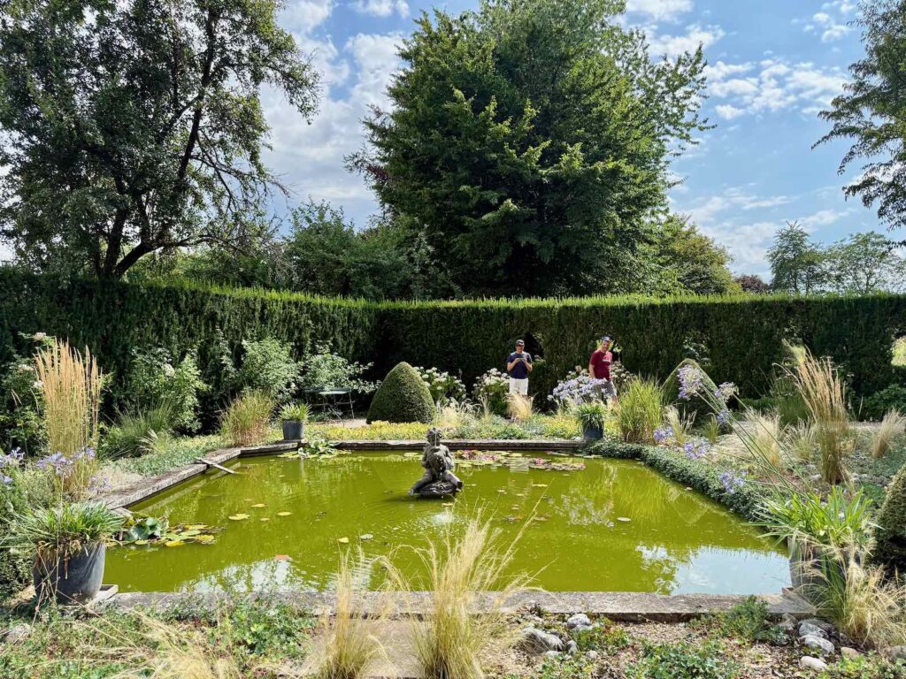 Les-Jardins-de-Maizicourt-le-cloître