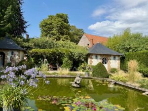 Les-Jardins-de-Maizicourt-lecloitre-bis