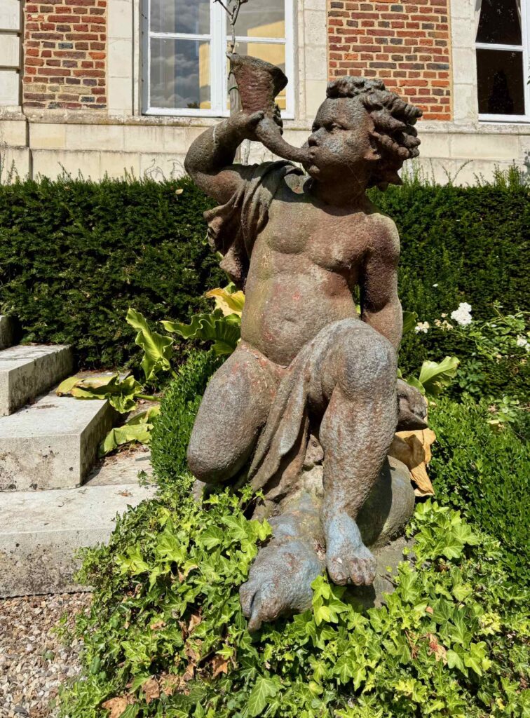 Les-Jardins-de-Maizicourt-statue