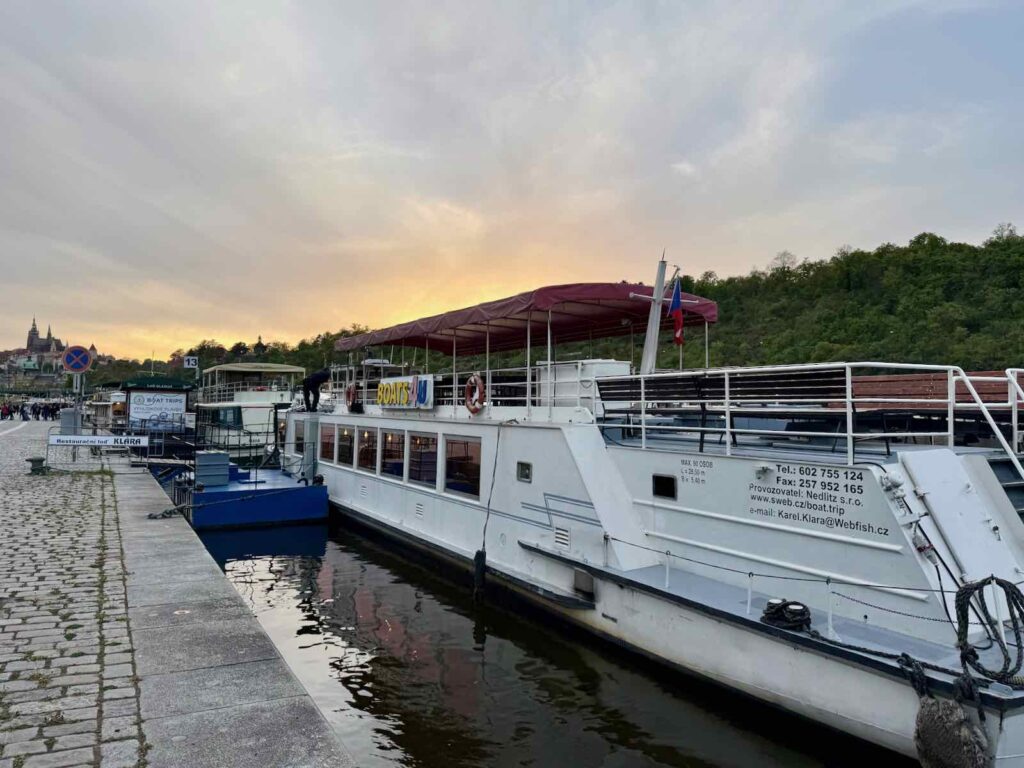 Prague-croisiere-sur-la-Vltava-navire
