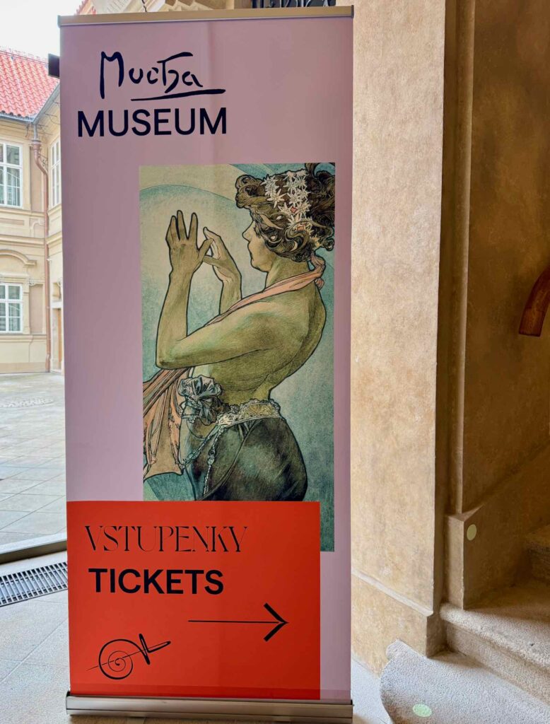 Prague-palais-Savarin-musee-de-la-fondation-Mucha-affiche-entree