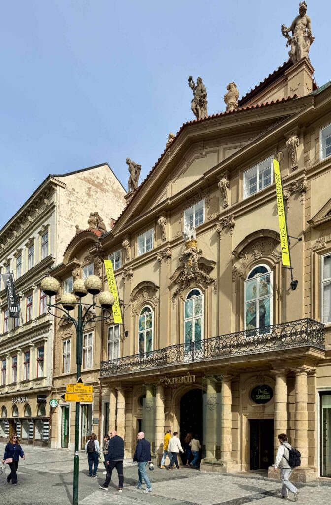 Prague-palais-Savarin-musee-de-la-fondation-Mucha-batiment