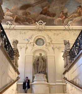 Prague-palais-Savarin-musee-de-la-fondation-Mucha-escalier
