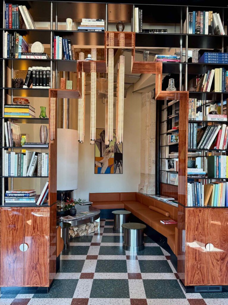 Vienne-hotel-Companion-bibliotheque-lobby