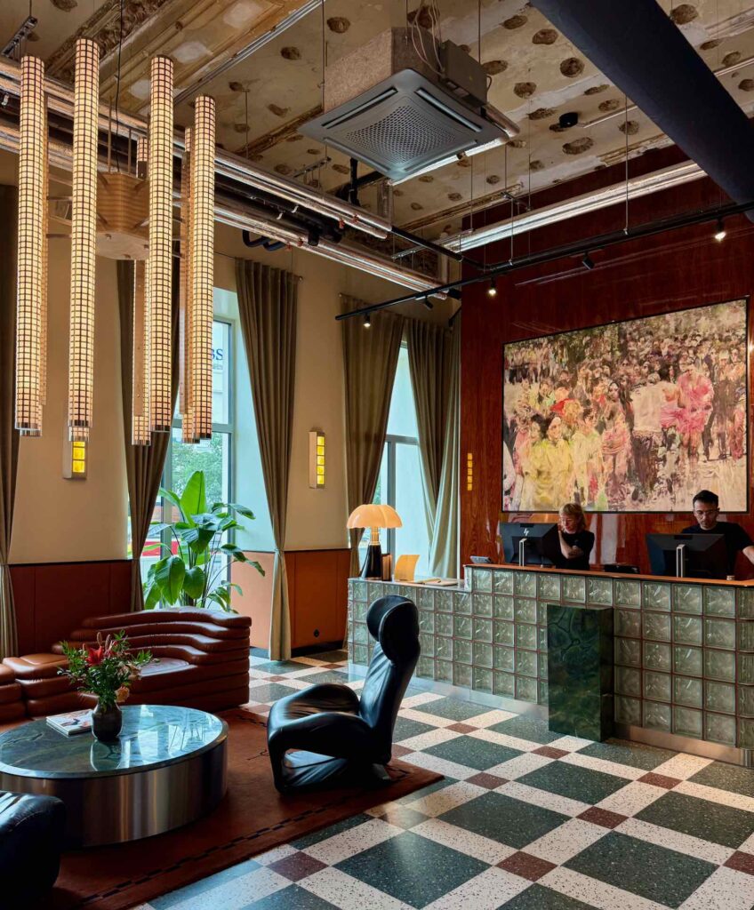 Vienne-hotel-Companion-lobby