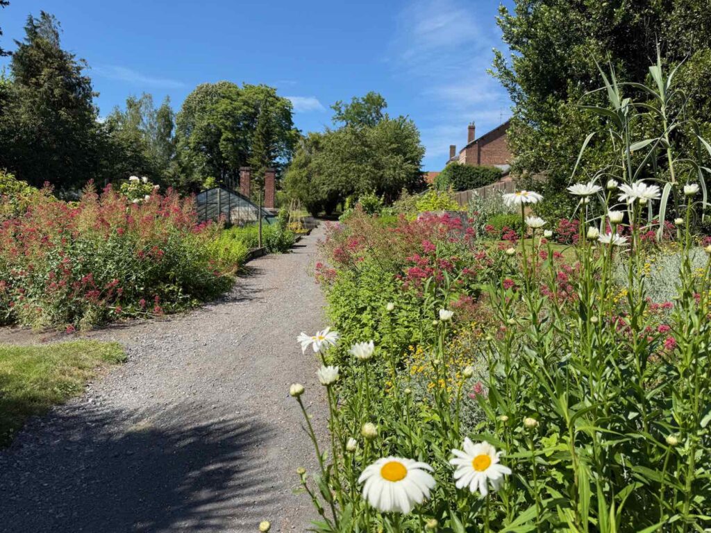 Familistere-de-Guise-jardin-deux
