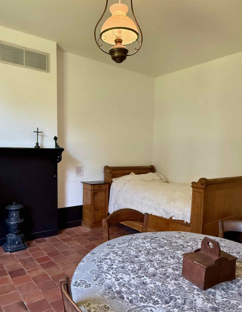 Familistere-de-Guise-pavillon-central-appartement-chambre