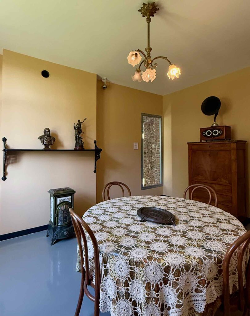 Familistere-de-Guise-pavillon-central-appartement-salle-a-manger