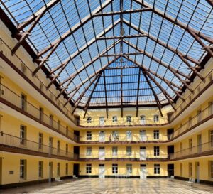 Familistere-de-Guise-pavillon-central-interieur-trois