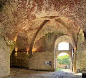 Guise-chateau-fort-salle-voutee