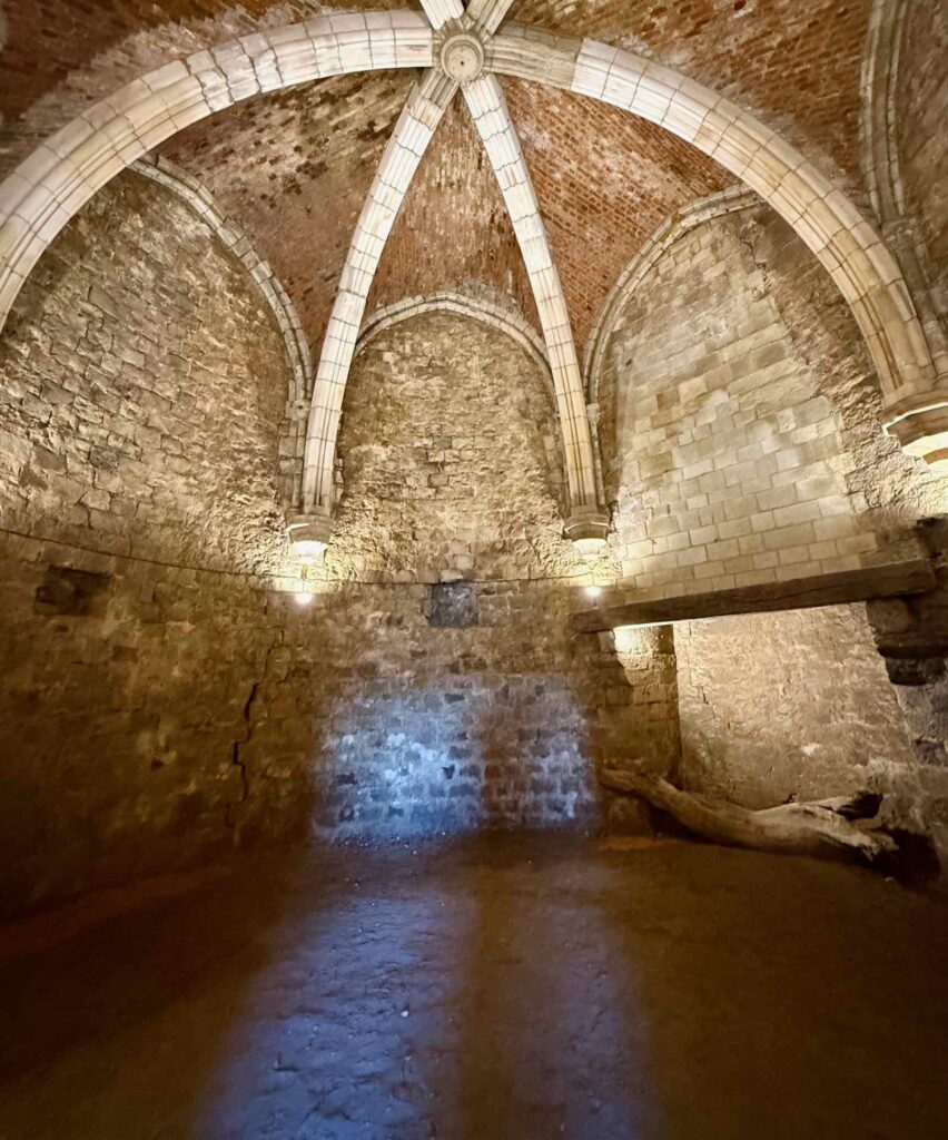 Guise-chateau-fort-salle-voutee-deux