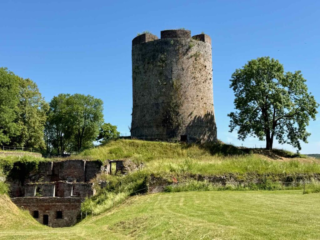 Guise-chateau-fort-tour-deux