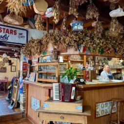 La-Taverne-du-Westhoek-Quaedypre-comptoir