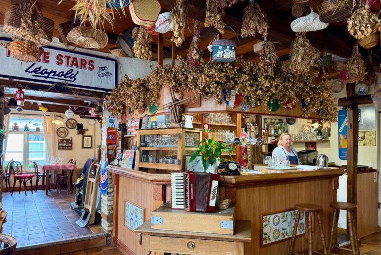 La-Taverne-du-Westhoek-Quaedypre-comptoir