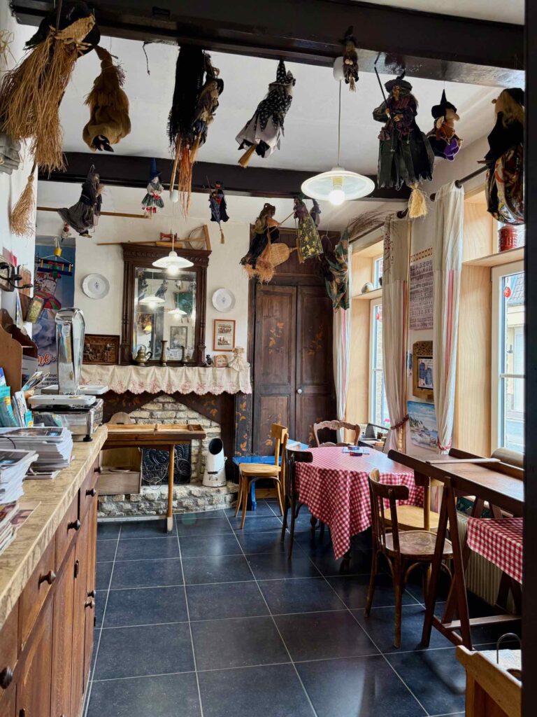 La-Taverne-du-Westhoek-Quaedypre-petite-salle