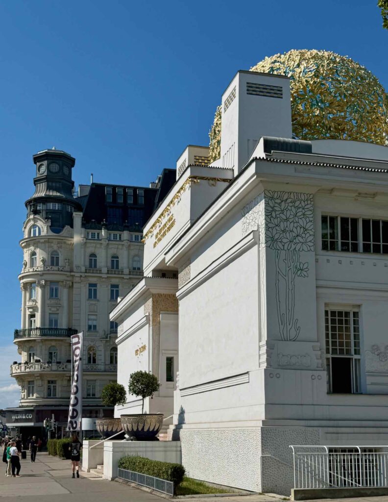 Secession-musees-a-Vienne-Pavillon-Secession-cote