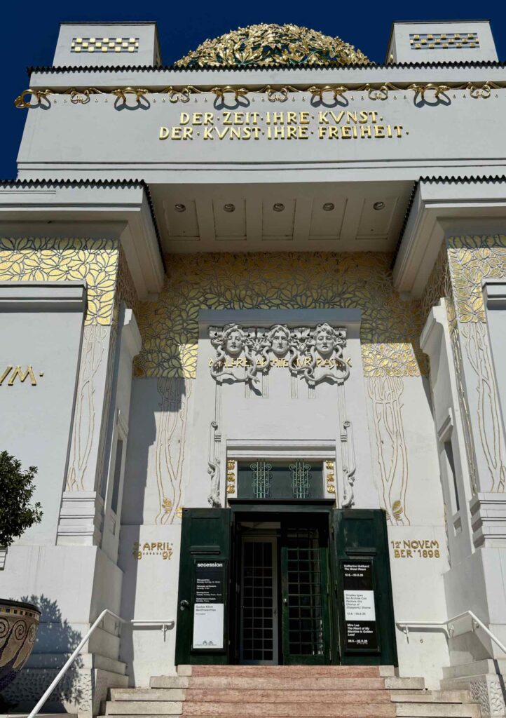 Secession-musees-a-Vienne-Pavillon-Secession-entree