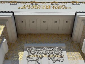 Secession-musees-a-Vienne-Pavillon-Secession-fronton