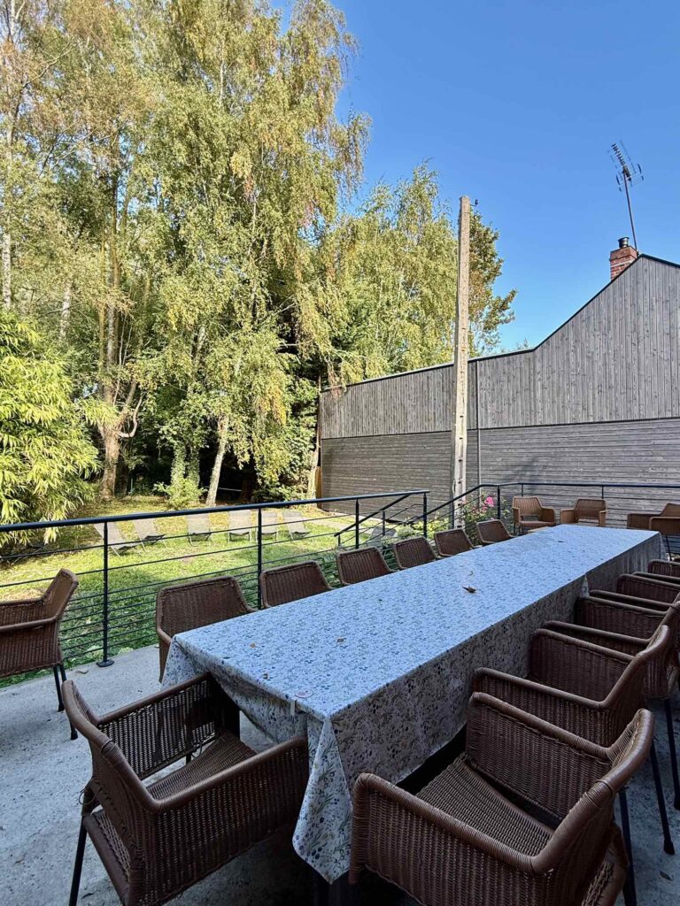 Amiens-hortillonnages-Cote-Marais-table-exterieure
